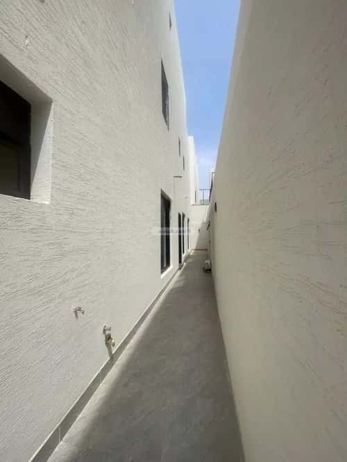 Floor 271 SQM with 4 Bedrooms Ar-Rimal, East Riyadh, Riyadh