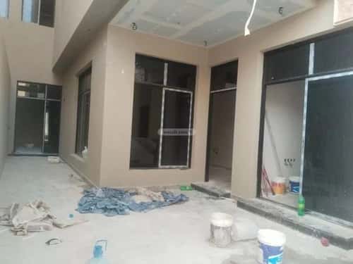 Floor 298 SQM with 5 Bedrooms Ar-Rimal, East Riyadh, Riyadh