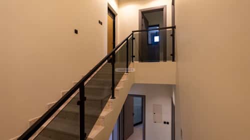 فيلا 310 متر مربع شمالية غربية على شارع 25م الكوثر، الخبر