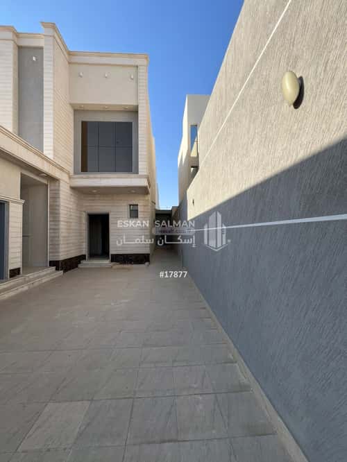 فيلا 300 متر مربع جنوبية على شارع 15م رواق الغربي، بريدة