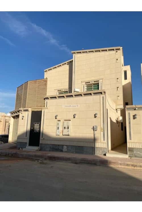 فيلا 302 متر مربع شمالية غربية على شارع 15م طويق، غرب الرياض، الرياض