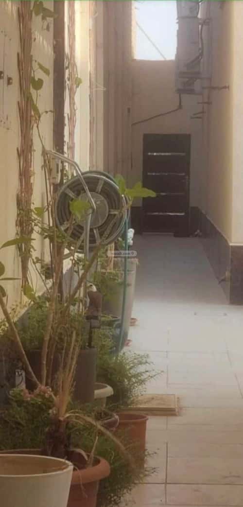 فيلا 900 متر مربع شمالية على شارع 18م ظهره العودة غرب، الدرعية