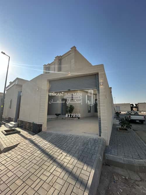 Villa 326 SQM Facing North East on 30m Width Street West Courtyard, Bariduh