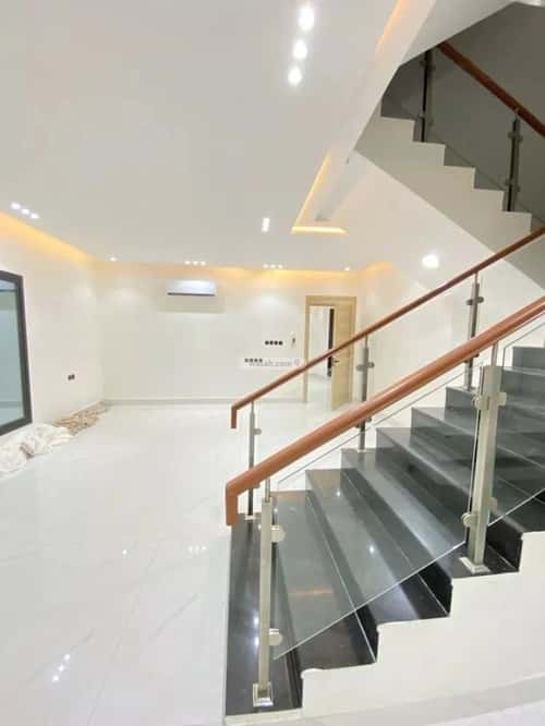 Villa 200 SQM Facing South with 6 Bedrooms West Al-Oraija, West Riyadh, Riyadh
