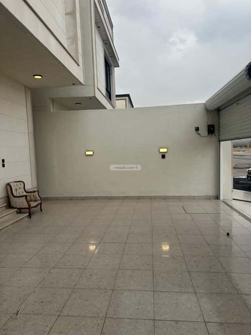 فيلا 250 متر مربع شمالية على شارع 32م ضاحية الملك فهد، الدمام