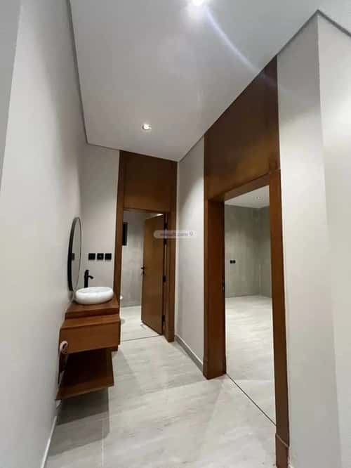 فيلا 250 متر مربع غربية على شارع 20م الشراع، الخبر