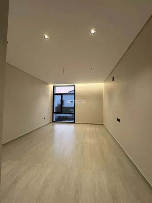 فيلا 250 متر مربع غربية على شارع 20م الشراع، الخبر