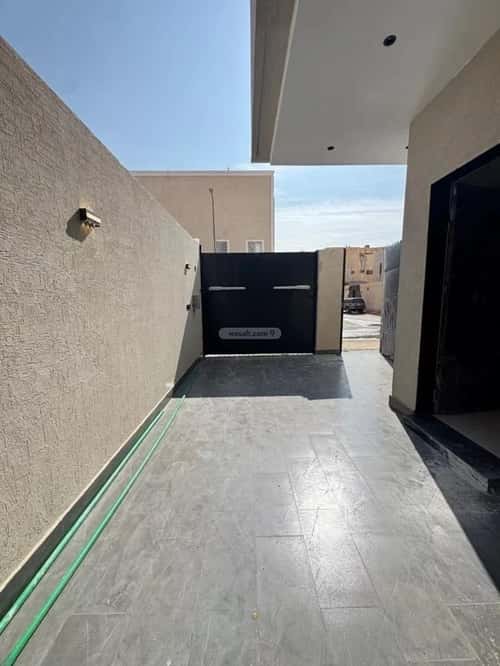 Floor 200 SQM with 6 Bedrooms Al-Andalus, East Riyadh, Riyadh