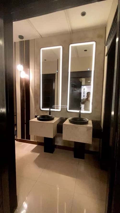 فيلا 300 متر مربع غربية على شارع 18م اليرموك، شرق الرياض، الرياض