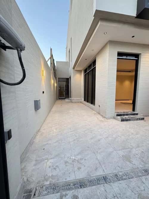 فيلا 271 متر مربع شمالية على شارع 20م الملك فيصل، شرق الرياض، الرياض