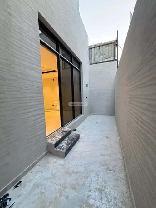 فيلا 271 متر مربع شمالية على شارع 20م الملك فيصل، شرق الرياض، الرياض