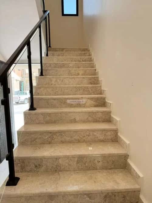 Floor 199 SQM with 5 Bedrooms Al-Muanisiyah, East Riyadh, Riyadh