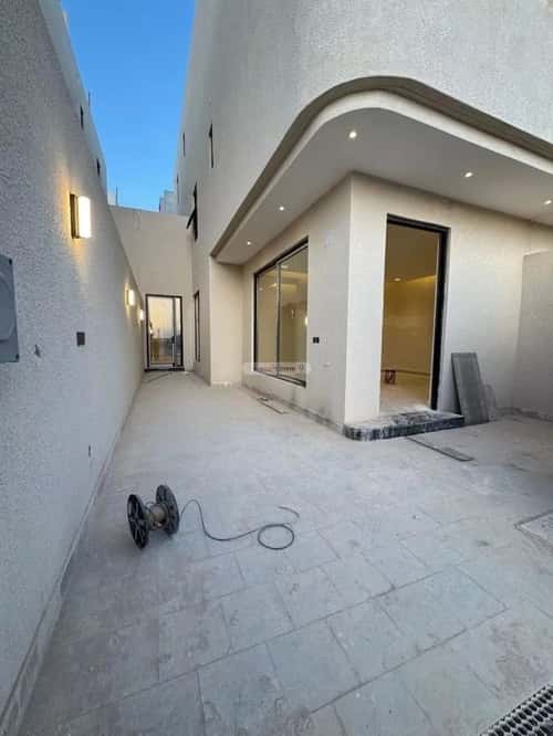 فيلا 235 متر مربع غربية على شارع 20م الرمال، شرق الرياض، الرياض