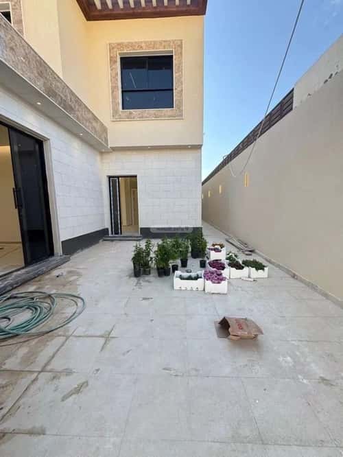 Floor 275 SQM with 6 Bedrooms Al-Qadisiyah, East Riyadh, Riyadh