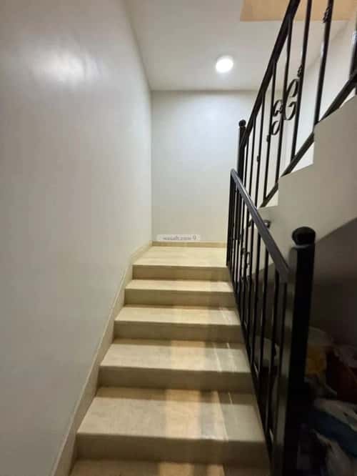 Floor 165 SQM with 5 Bedrooms Al-Muanisiyah, East Riyadh, Riyadh