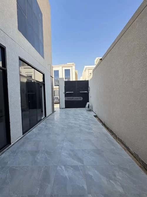 فيلا 315 متر مربع شمالية شرقية على شارع 15م المعيزيلة، شرق الرياض، الرياض