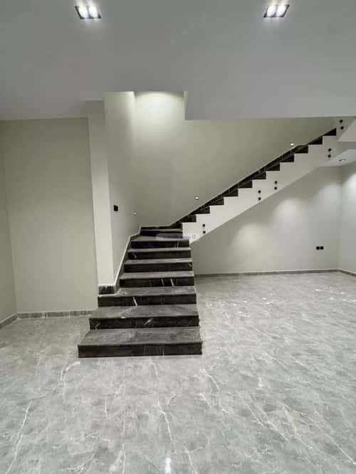 فيلا 250 متر مربع شرقية على شارع 20م الملك فيصل، شرق الرياض، الرياض