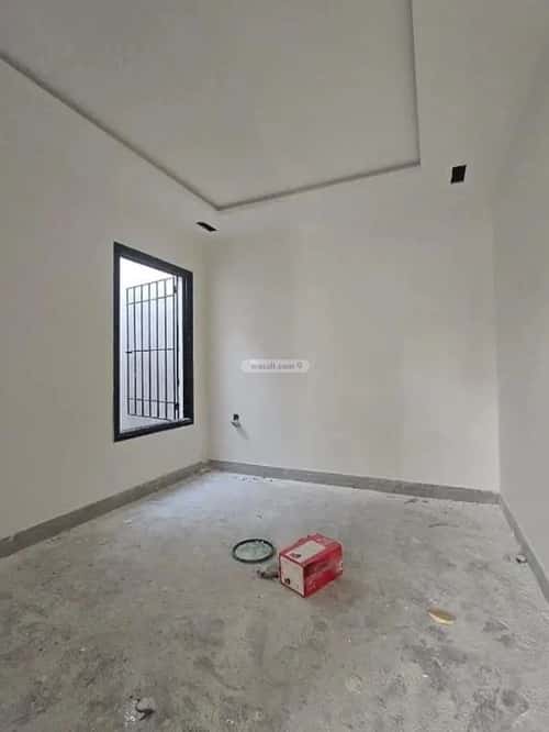 Villa 338 SQM Facing North West on 18m Width Street Ar-Rimal, East Riyadh, Riyadh