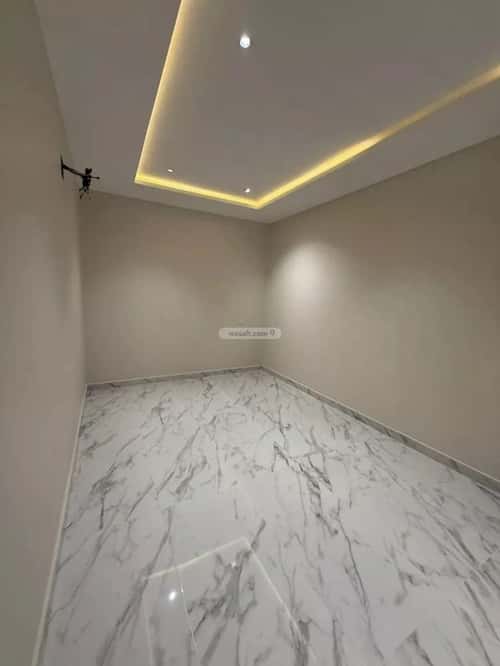 فيلا 300 متر مربع شمالية على شارع 15م العارض، شمال الرياض، الرياض