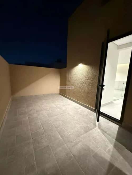 فيلا 250 متر مربع شرقية على شارع 15م النرجس، شمال الرياض، الرياض