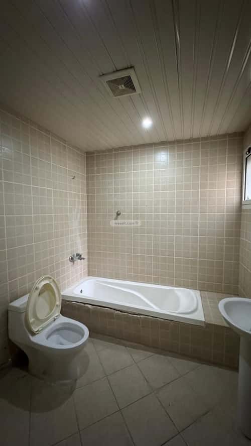 Apartment with 3 Bedrooms Hajer, Aldammam