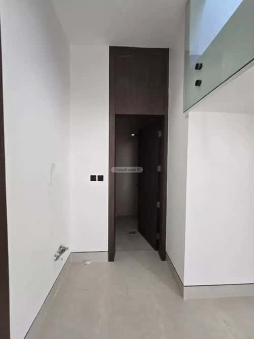 فيلا 296 متر مربع شمالية على شارع 15م اليرموك، شرق الرياض، الرياض