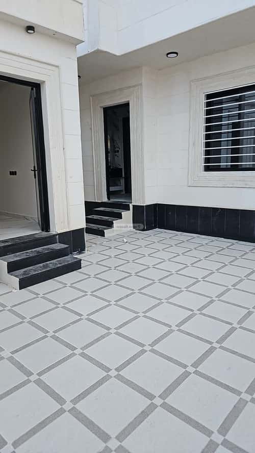 فيلا 300 متر مربع شرقية على شارع 20م قرطبة، الجبيل