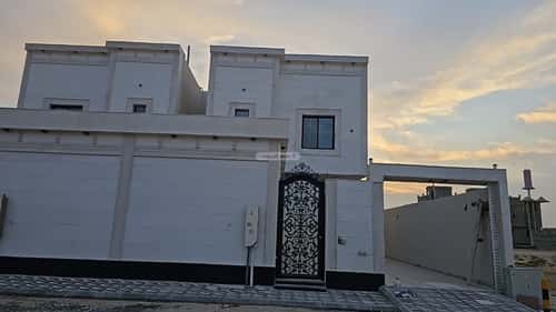 فيلا 300 متر مربع شرقية على شارع 20م قرطبة، الجبيل