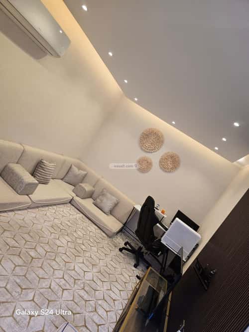 فيلا 300 متر مربع شمالية على شارع 15م الياسمين، شمال الرياض، الرياض