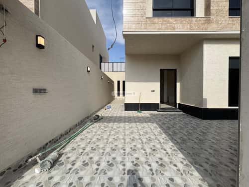5 bedroom villa in Al Aridh