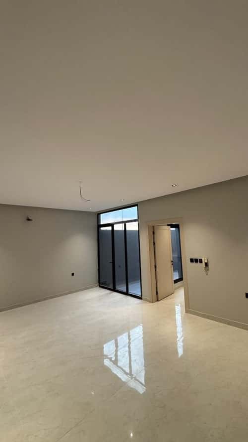 فيلا 355 متر مربع غربية على شارع 40م العقيق، الخبر