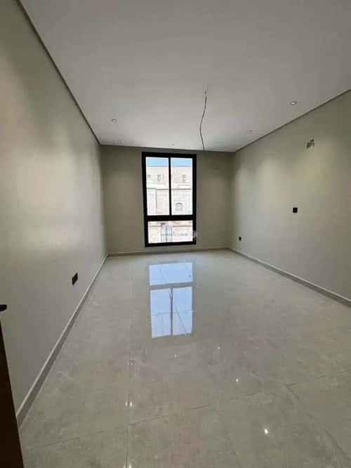 فيلا 357 متر مربع شمالية غربية على شارع 18م أحد، الدمام