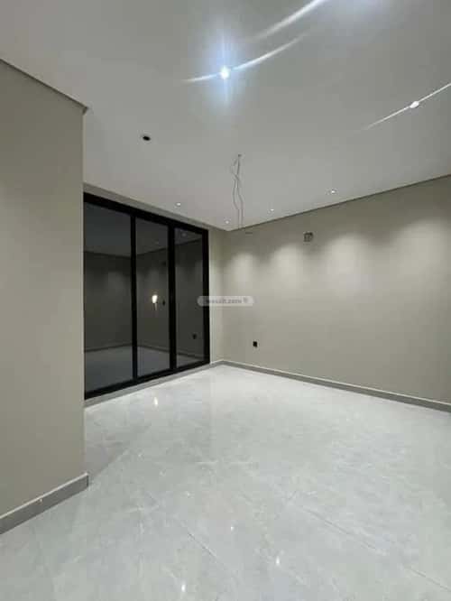 فيلا 301 متر مربع شمالية غربية على شارع 18م أحد، الدمام