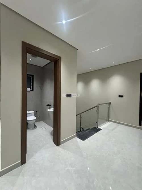 فيلا 301 متر مربع شمالية غربية على شارع 18م أحد، الدمام