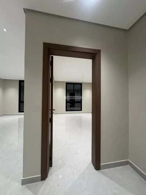 فيلا 300 متر مربع شمالية غربية على شارع 18م أحد، الدمام