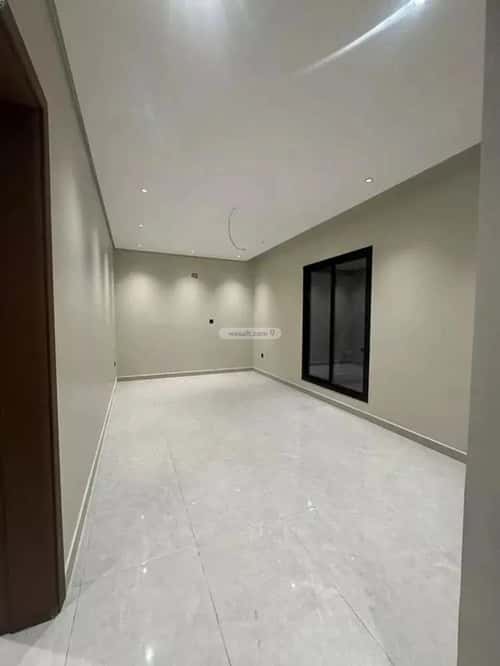 فيلا 300 متر مربع شمالية غربية على شارع 18م أحد، الدمام