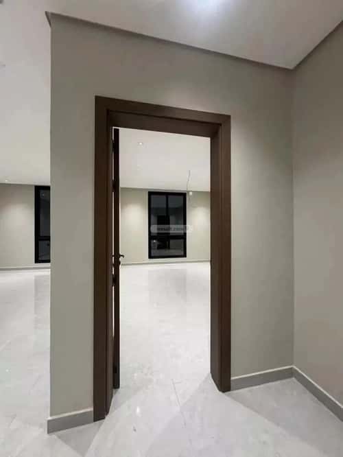 فيلا 300 متر مربع شمالية غربية على شارع 18م أحد، الدمام