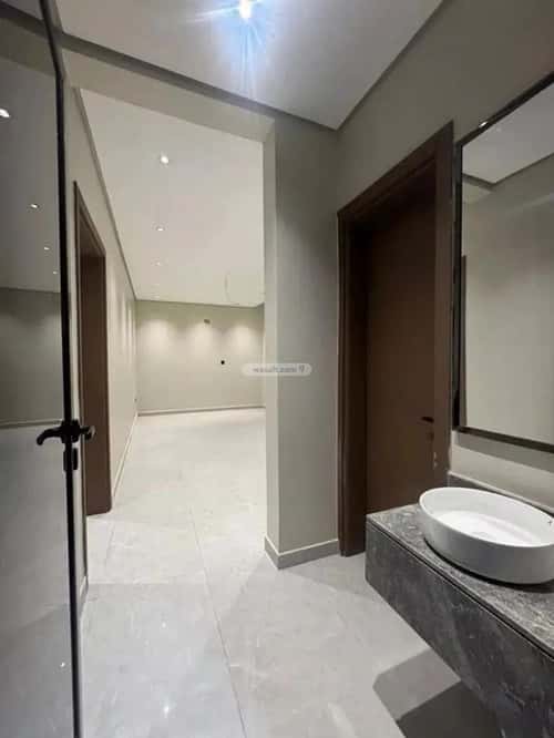 فيلا 357 متر مربع شمالية غربية على شارع 18م أحد، الدمام