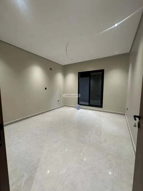 فيلا 301 متر مربع شمالية غربية على شارع 18م أحد، الدمام