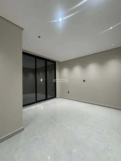 فيلا 301 متر مربع شمالية غربية على شارع 18م أحد، الدمام