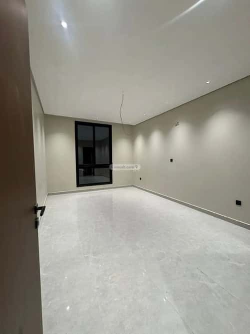 فيلا 301 متر مربع شمالية غربية على شارع 18م أحد، الدمام