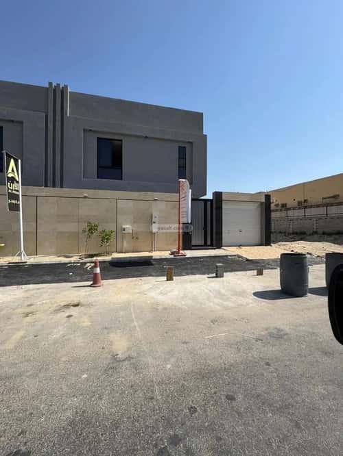 Villa 301 SQM Facing North West on 18m Width Street Uhod, Aldammam