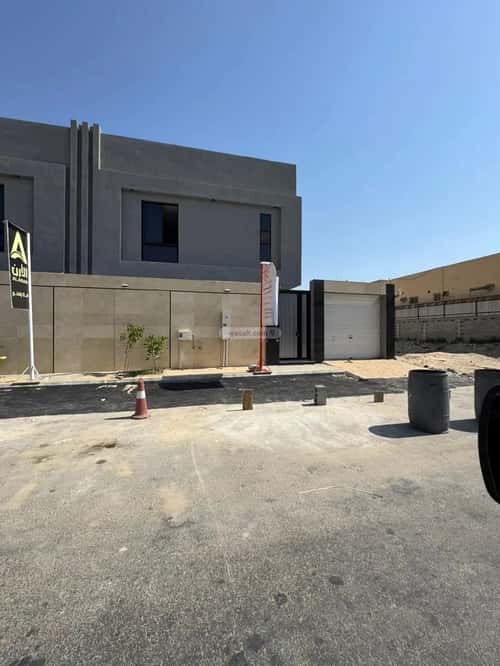 Villa 301 SQM Facing North West on 18m Width Street Uhod, Aldammam