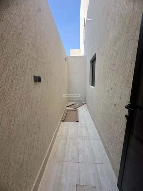 Floor 193 SQM with 4 Bedrooms Al-Janadriyah, East Riyadh, Riyadh