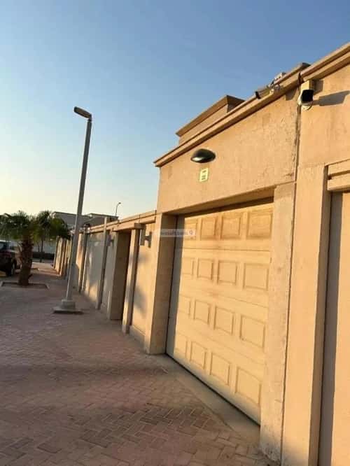 فيلا 666 متر مربع شرقية على شارع 15م جلمودة، مدينه الجبيل الصناعيه