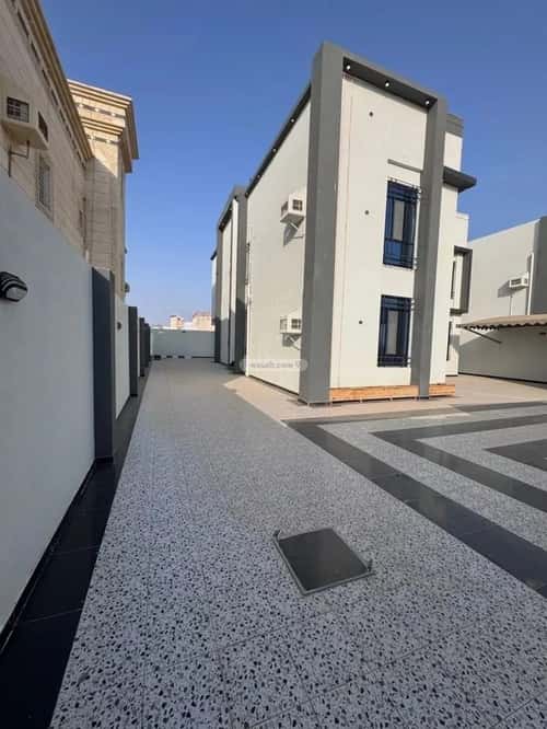 فيلا 640 متر مربع غربية على شارع 25م الزهور، صامطة