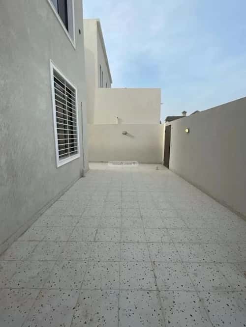 فيلا 284 متر مربع شرقية على شارع 30م الروضة، أبو عريش - أبو عريش