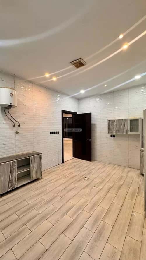 فيلا 300 متر مربع شمالية شرقية على شارع 20م الرمال، شرق الرياض، الرياض