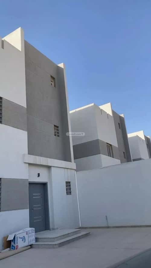 فيلا 300 متر مربع شرقية على شارع 20م الجنادرية، شرق الرياض، الرياض