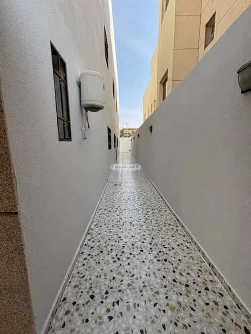 فيلا 296 متر مربع شرقية على شارع 20م النرجس، شمال الرياض، الرياض